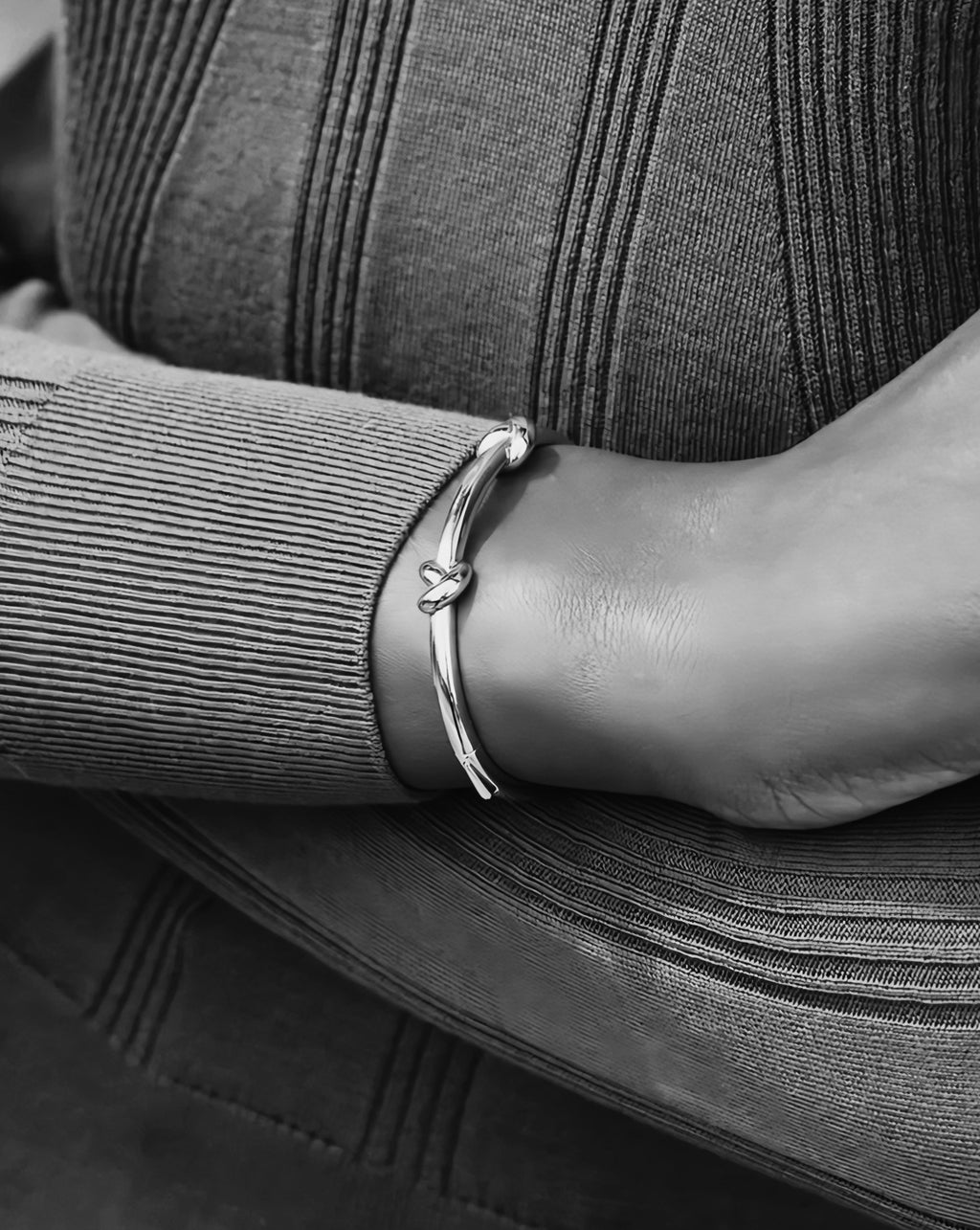 Two-tone knot silver bracelet