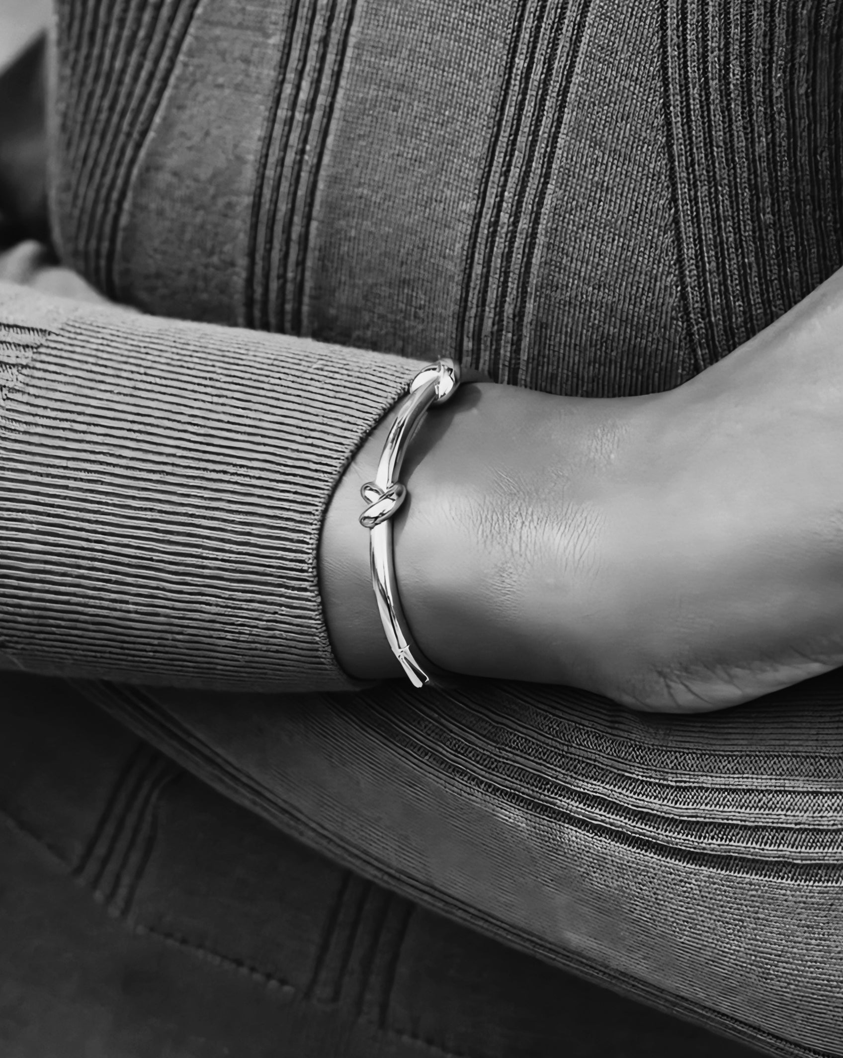 Two-tone knot silver bracelet